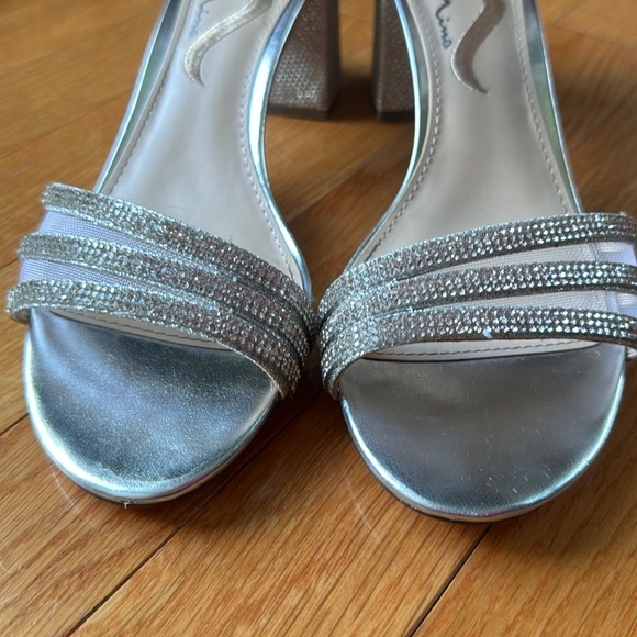 Nina Nagida Silver Metallic Textured Block-heel sandal size 8M - Picture 11 of 14